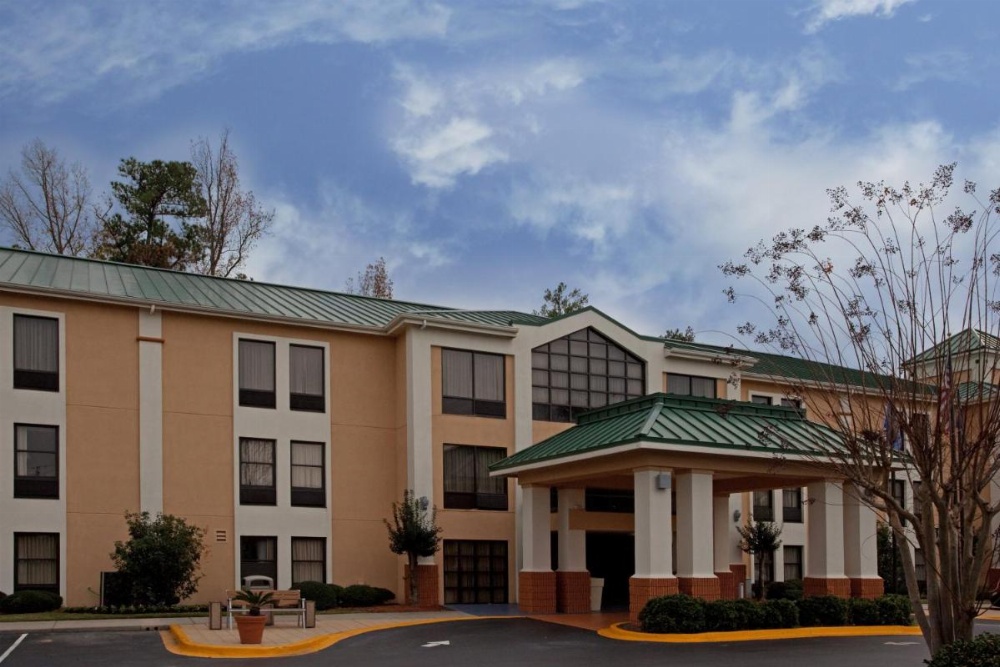 Lexington Inn and Suites Image 10