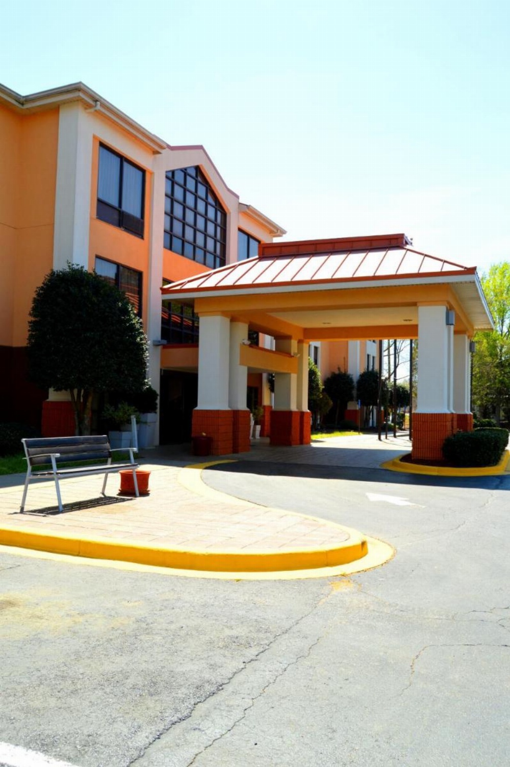Lexington Inn and Suites Image 11