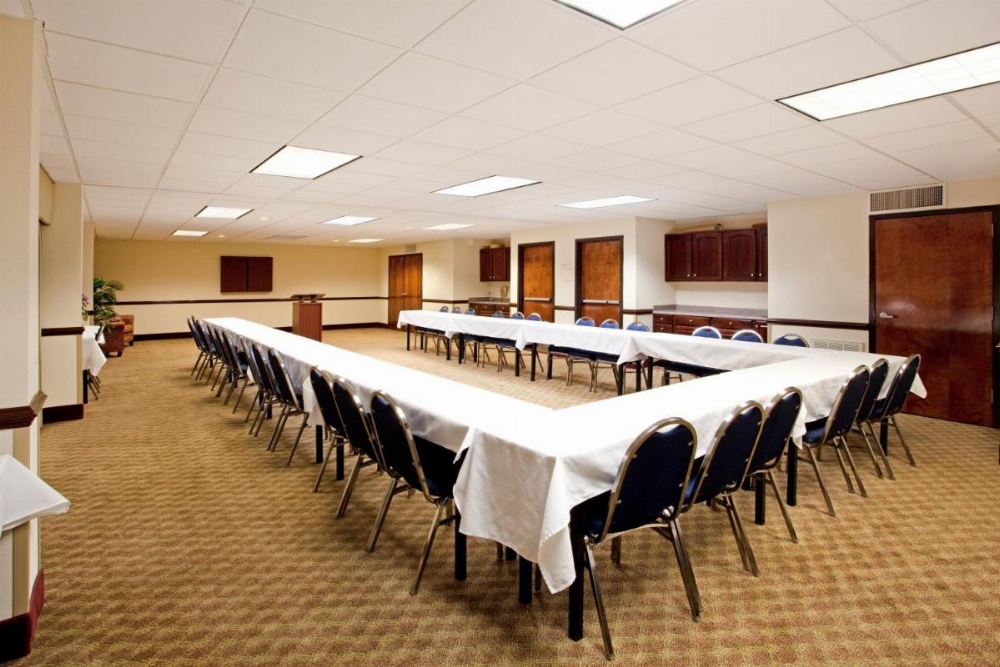 Lexington Inn and Suites Image 27