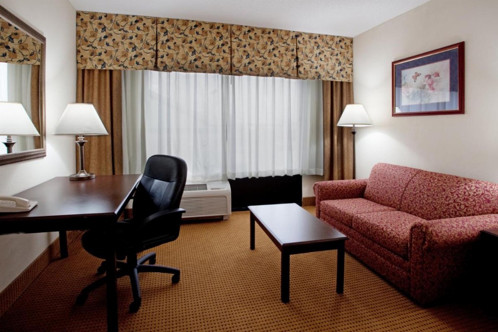 Lexington Inn and Suites Image 28